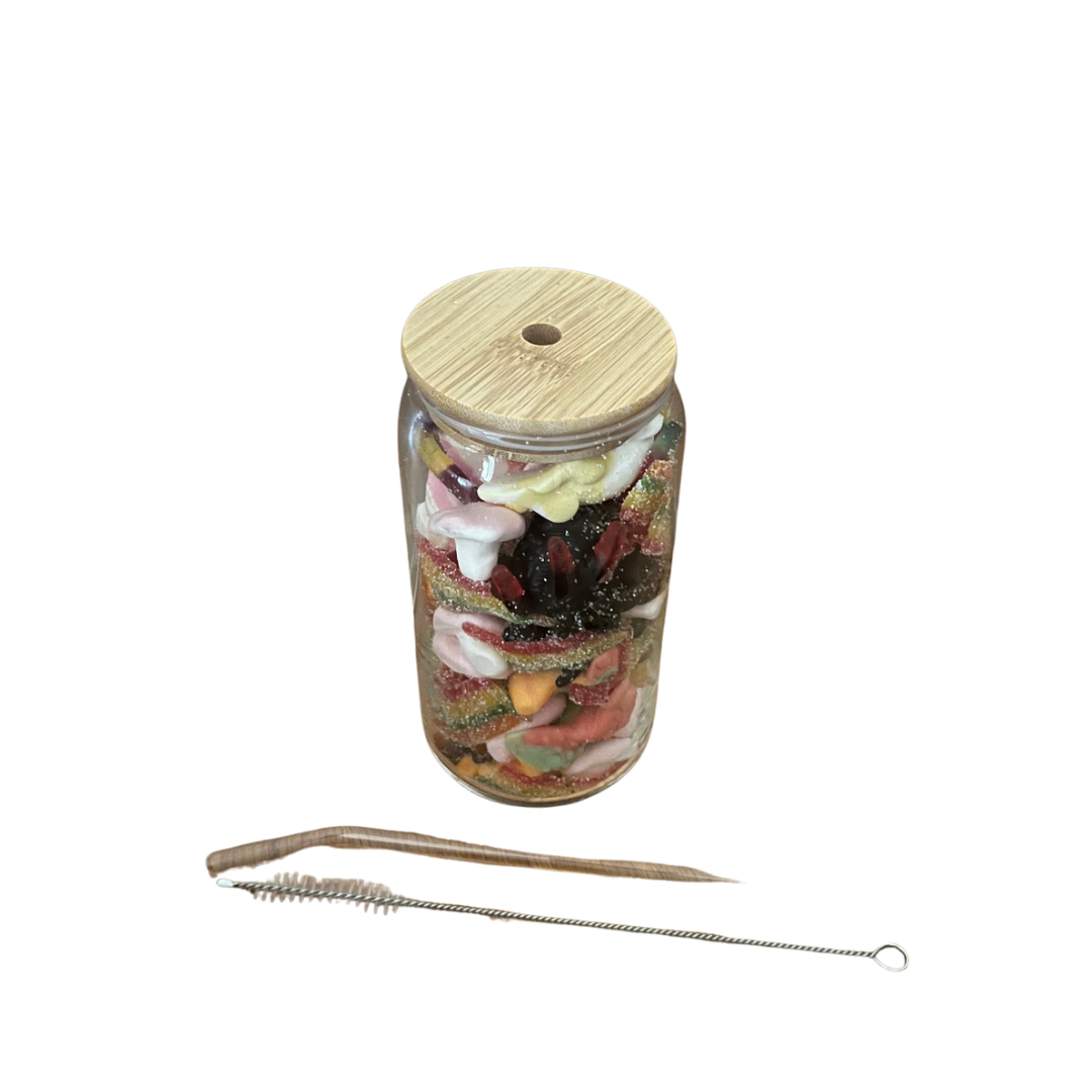 Wasserglas 550ml mit Bambusdeckel+ Strohhalm voll gefüllt mit Candys